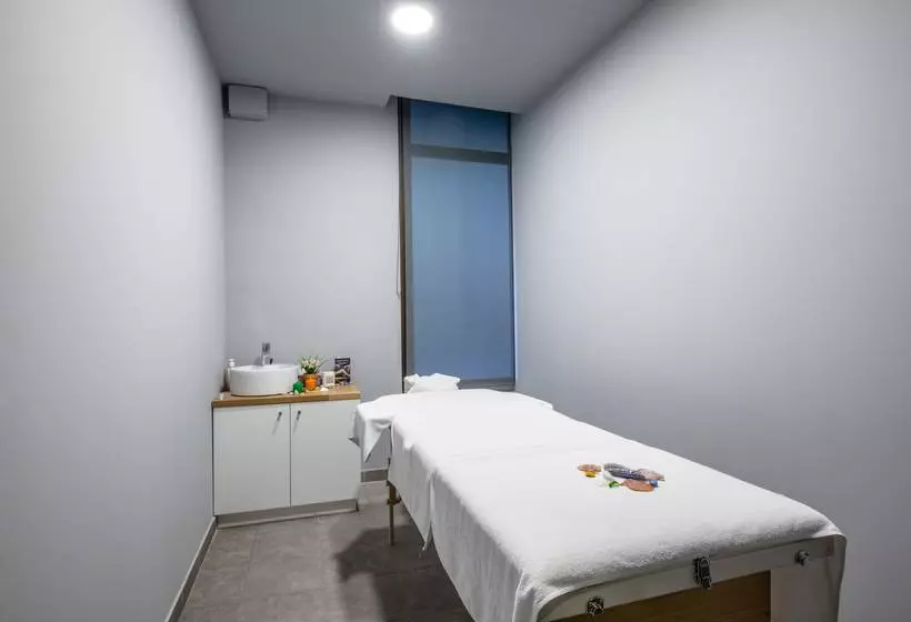 Отель California Garden