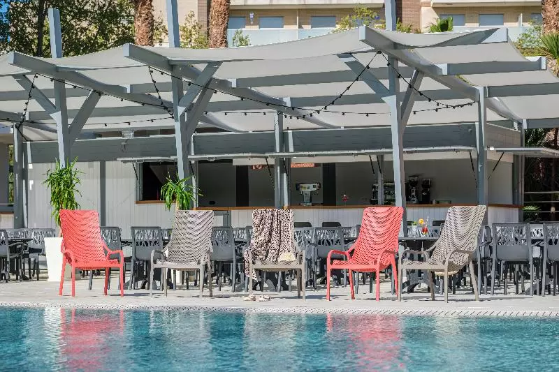 Отель California Garden