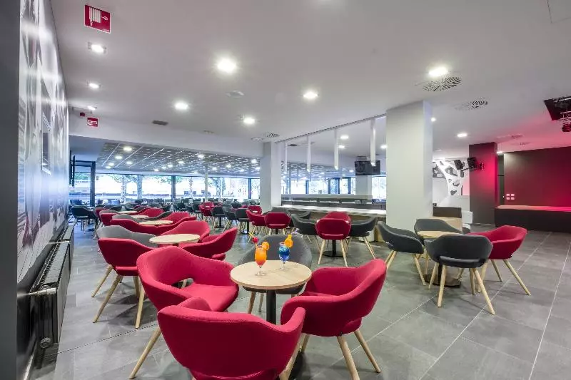 Отель California Garden