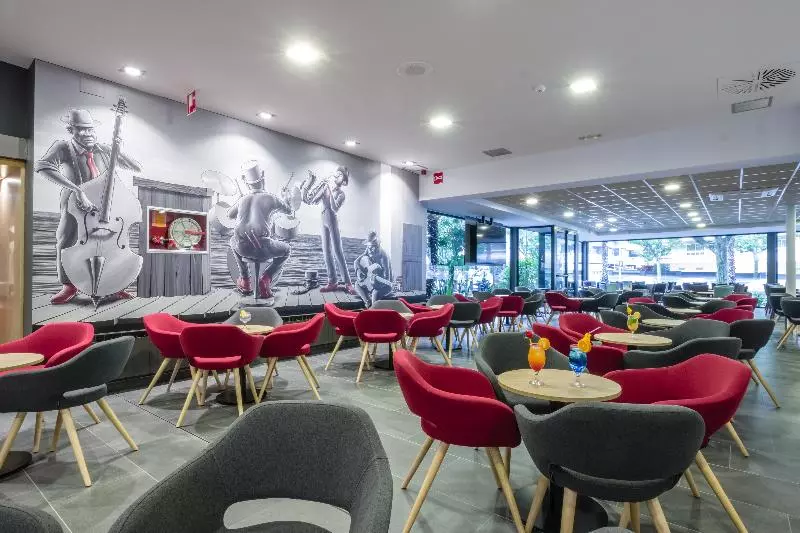 Отель California Garden