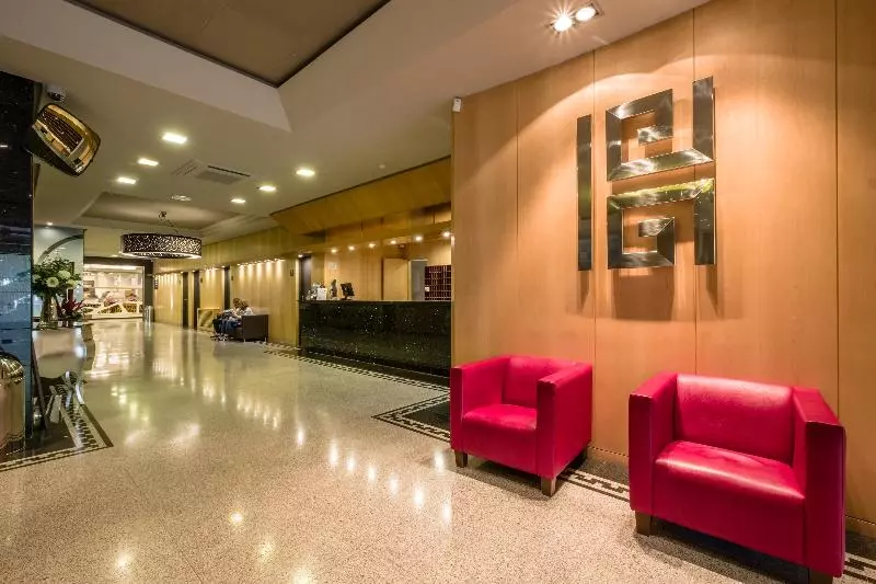 Отель California Garden