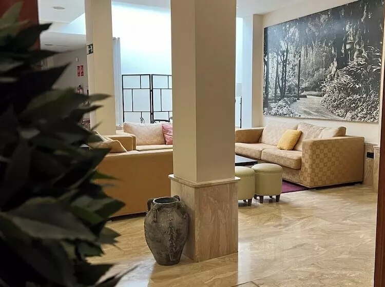 هتل Carlos V Malaga