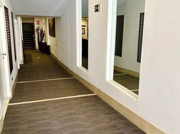 هتل Carlos V Malaga