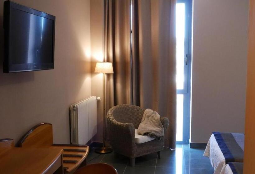 هتل Escuela San Cristobal