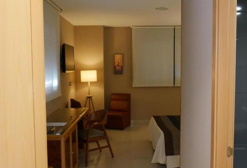 هتل Escuela San Cristobal