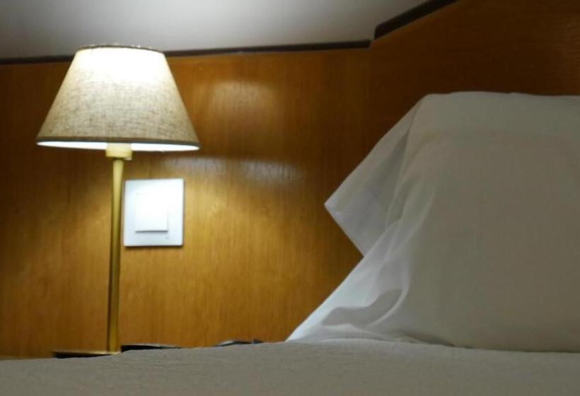 هتل Escuela San Cristobal