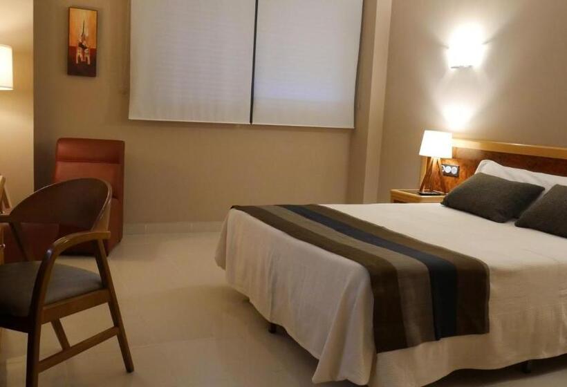 هتل Escuela San Cristobal