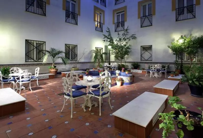 هتل Eurostars Regina