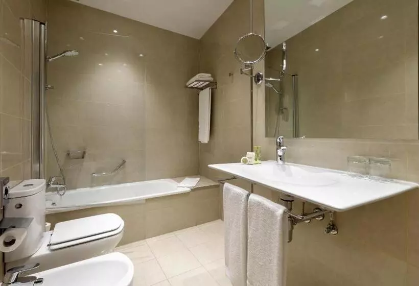 هتل Eurostars Regina