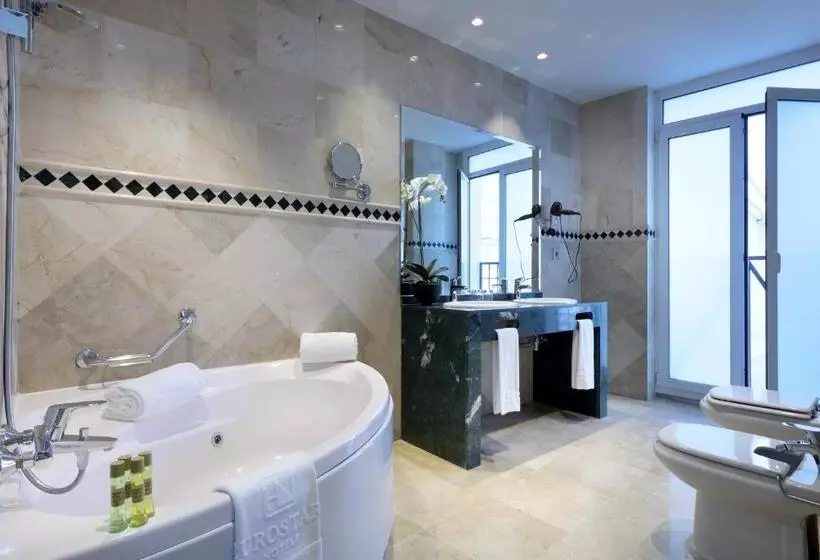 هتل Eurostars Regina