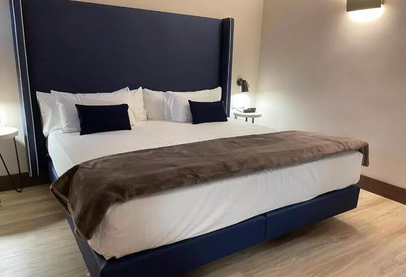 هتل Maria Cristina