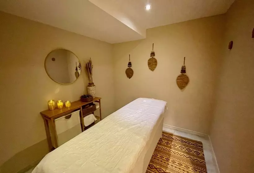 Hotel Num
