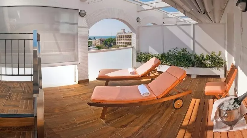 Hotel Num