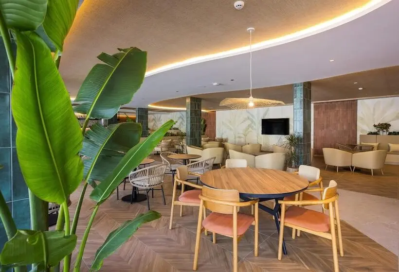 ホテル Radisson Resort & Residences Tenerife