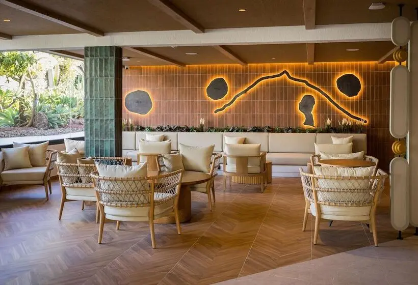 ホテル Radisson Resort & Residences Tenerife