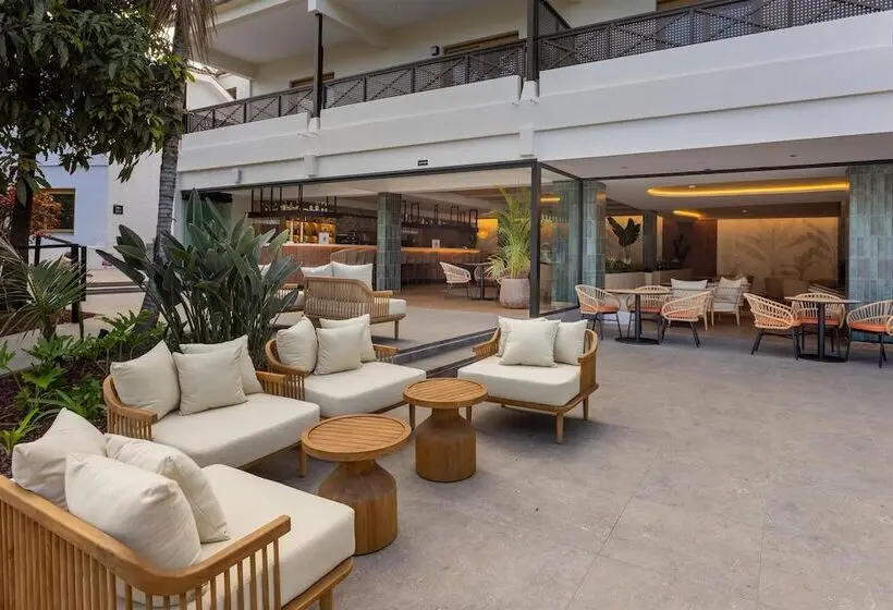 ホテル Radisson Resort & Residences Tenerife