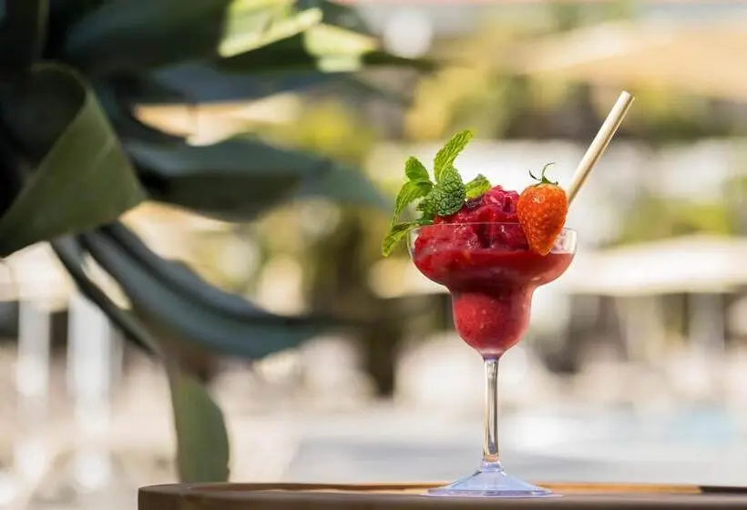 ホテル Radisson Resort & Residences Tenerife