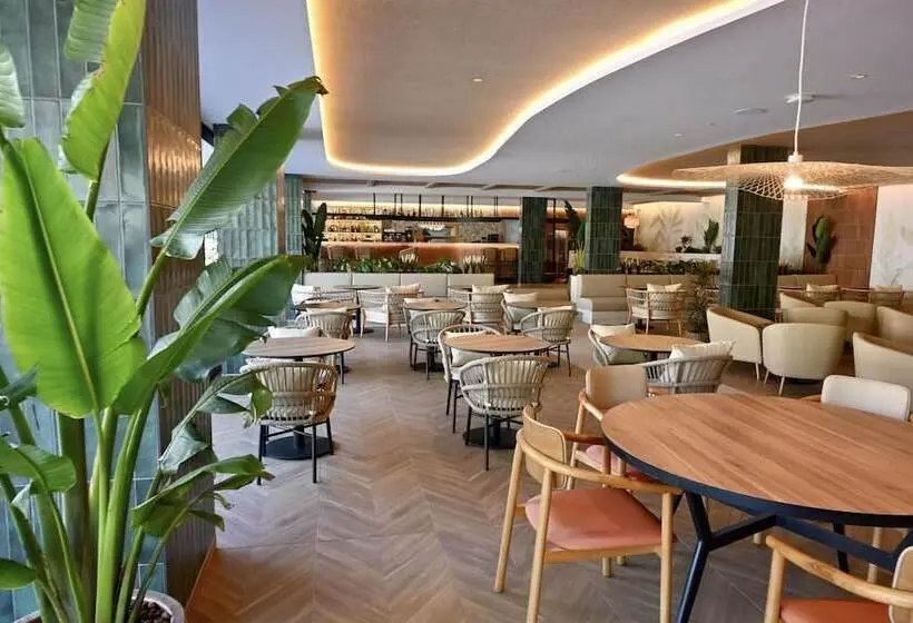 ホテル Radisson Resort & Residences Tenerife