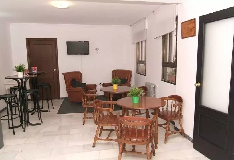 فندق Virgen De Los Reyes