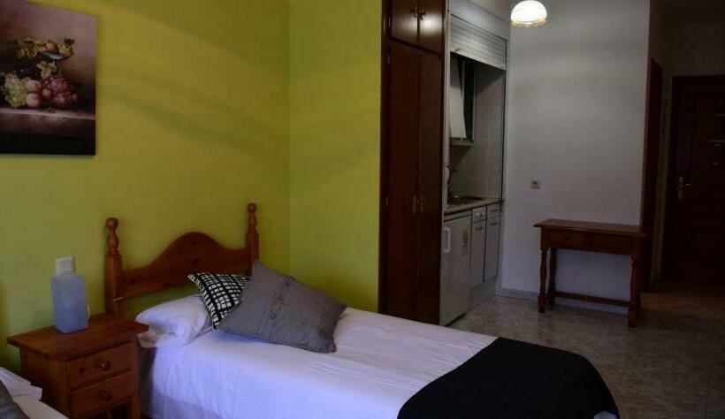 Общежитие Hostal Hoces Del Duraton
