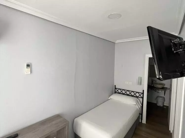 Hotelli Hostal Atenas