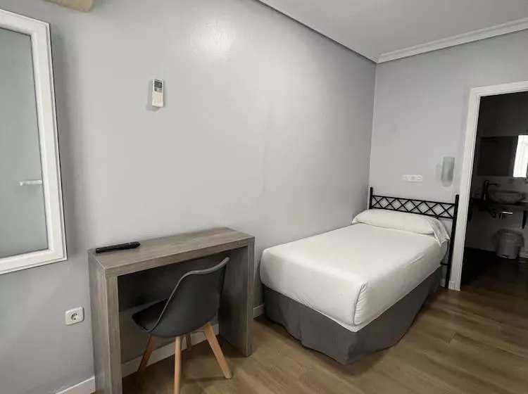 Hotelli Hostal Atenas