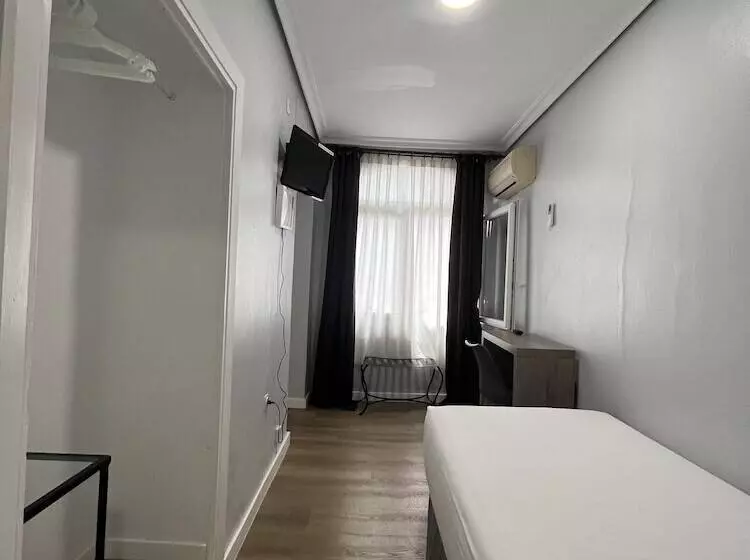 Hotelli Hostal Atenas