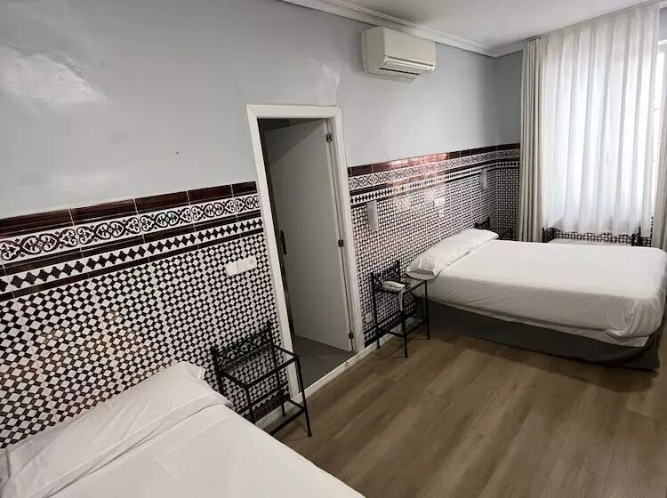 Hotelli Hostal Atenas
