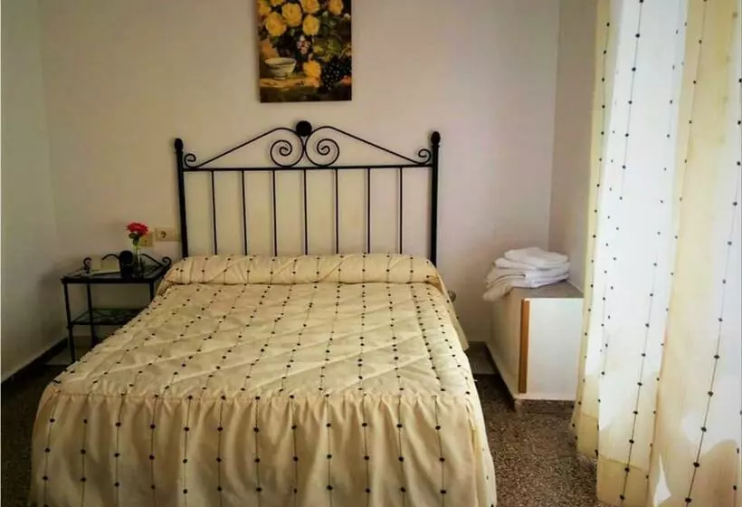 Отель Hostal Martin Vares