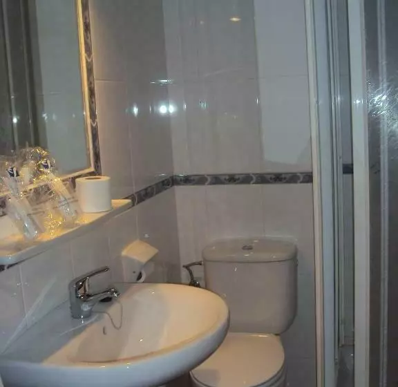 Отель Hostal Martin Vares