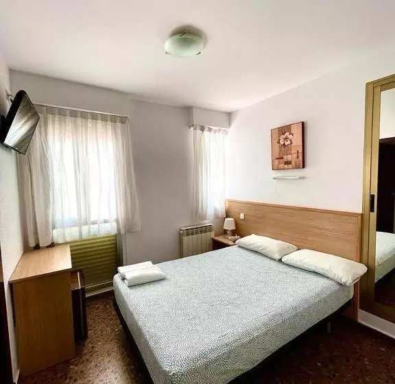 Hotel Hostal Milmarcos