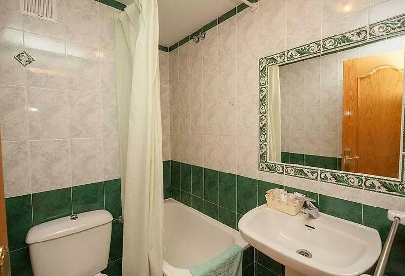 Отель Hostal Vinuesa