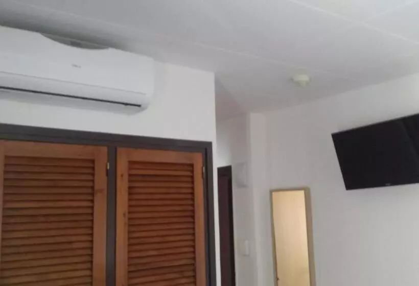 בית מלון כפרי Mediterrani Express