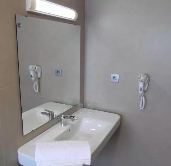 בית מלון כפרי Mediterrani Express