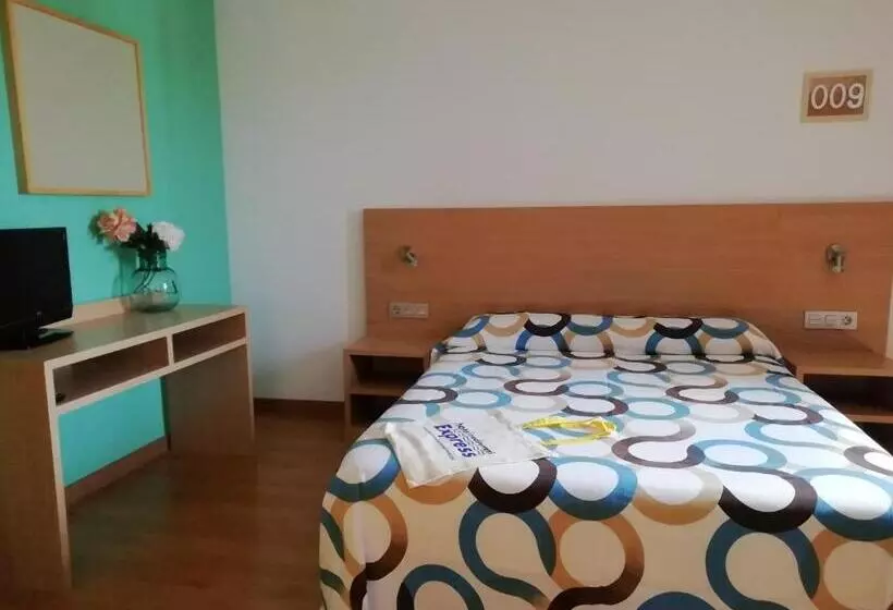 בית מלון כפרי Mediterrani Express