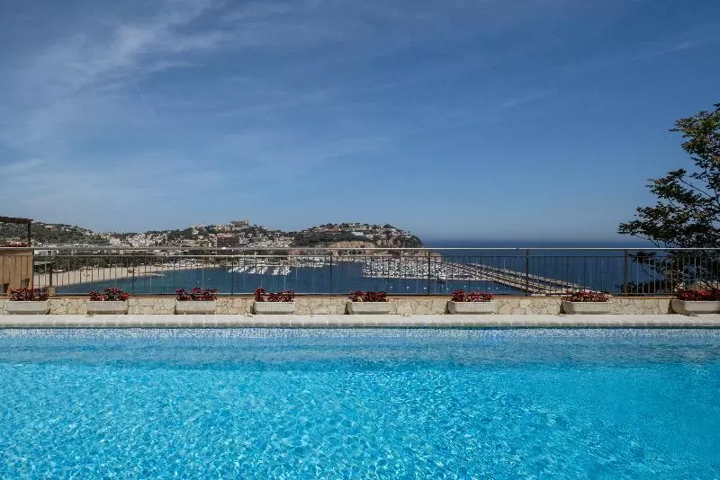 Montjoi by Brava Hoteles