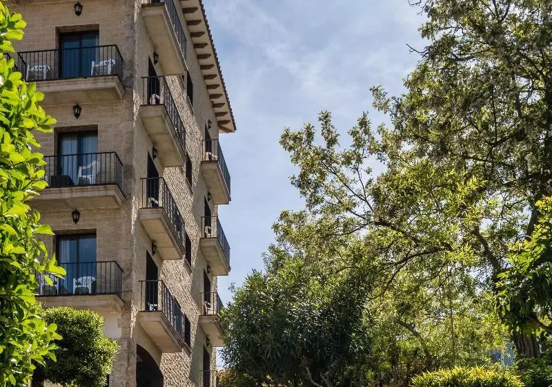 Montjoi by Brava Hoteles