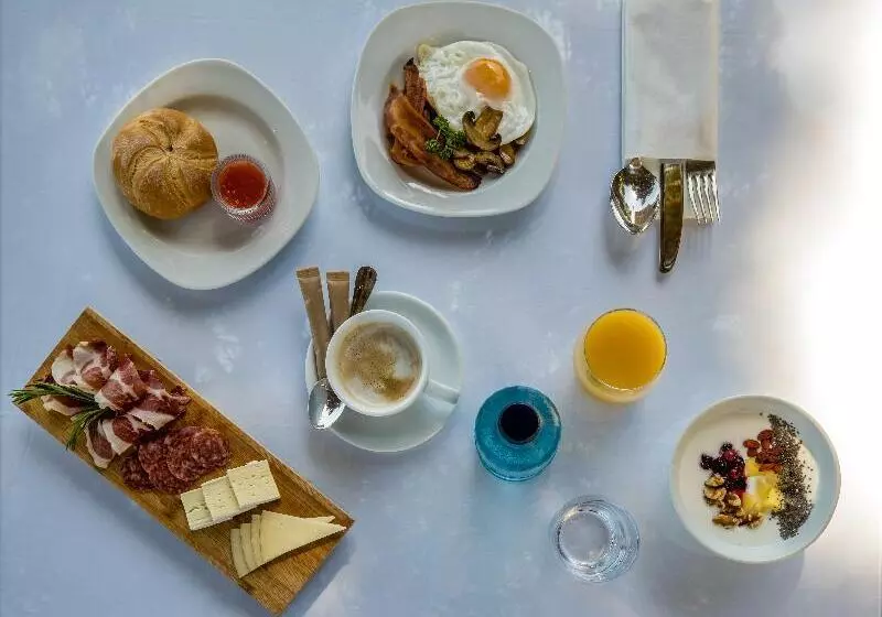 Montjoi by Brava Hoteles