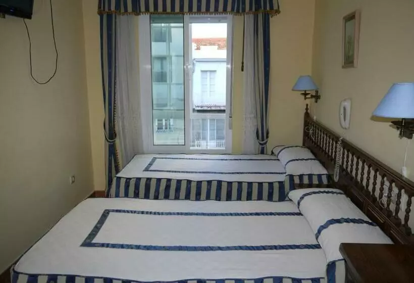 Отель Hostal Casais