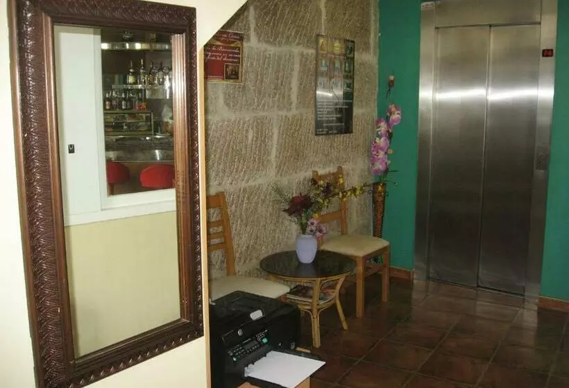 Отель Hostal Casais