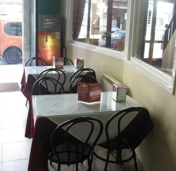 Отель Hostal Casais