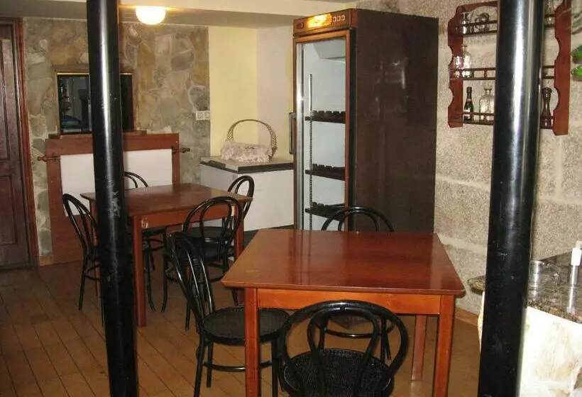 Отель Hostal Casais