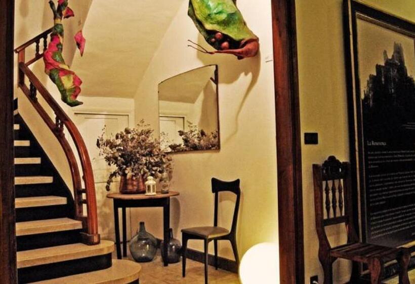 Отель Hostal Montsoliu