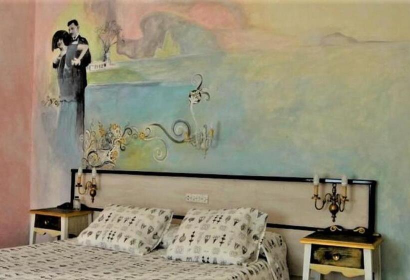 Отель Hostal Montsoliu