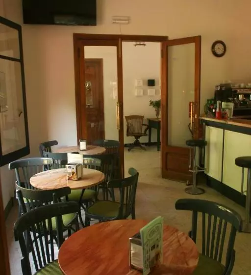 Hotel Hostal Montsoliu