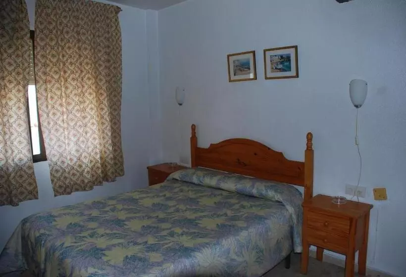 ホテル Pensión Versalles