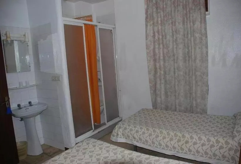 ホテル Pensión Versalles