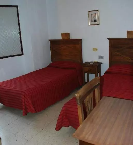 ホテル Pensión Versalles