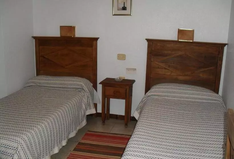 ホテル Pensión Versalles