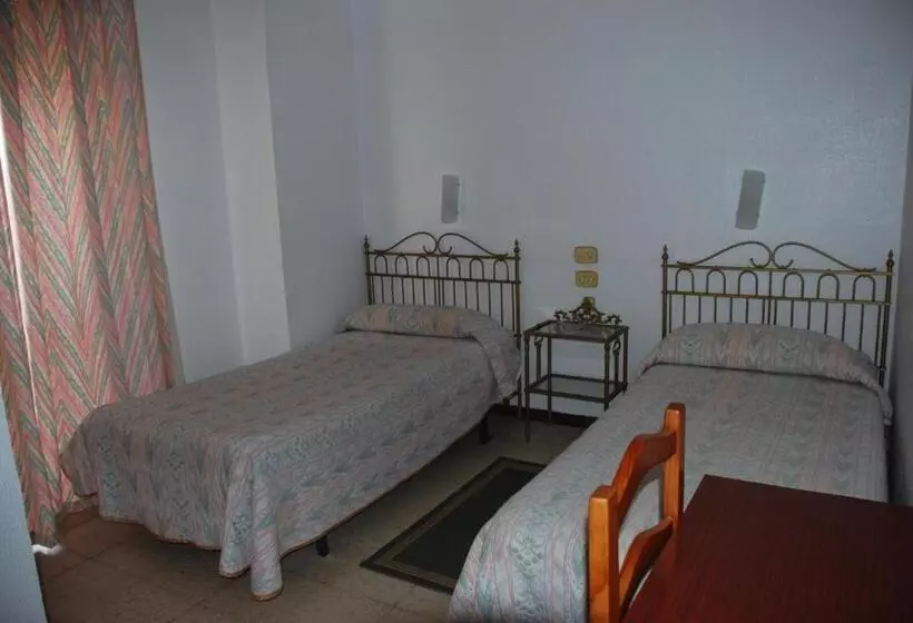 ホテル Pensión Versalles